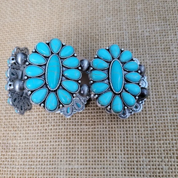 Turquoise Oval Stone Flower and Navajo Pearl Stretch Bracelet - Picture 2 of 3